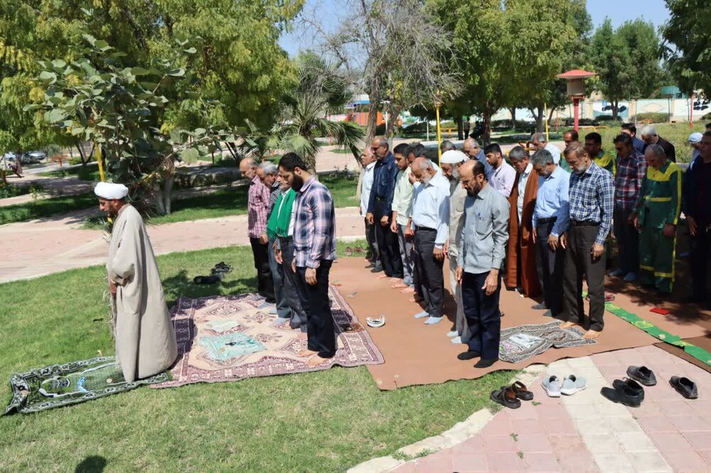 ابتکار یک امام جمعه برای ترویج فرهنگ نماز + عکس