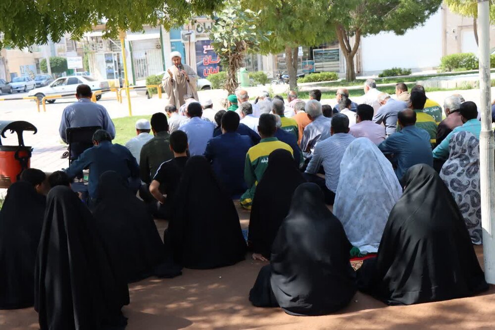 ابتکار یک امام جمعه برای ترویج فرهنگ نماز + عکس