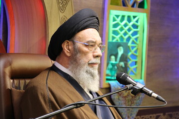 دشمن به دنبال کمرنگ کردن حضور مردم در انتخابات و جدایی آنها از حکومت است