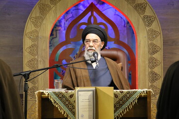 خشوع در نماز از عوامل قبولی نماز است
