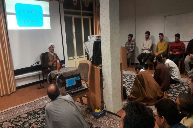 برگزاری کارگاه ها و دوره های تهذیبی در حوزه علمیه کرمانشاه
