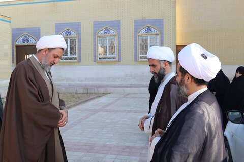 بازدید مشاور رئیس جمهور در امور روحانیت از حوزه علمیه خواهران بوشهر