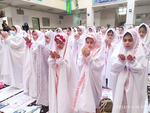تصاویر/ مراسم جشن تکلیف دانش آموزان دختر در مدرسه علمیه ریحانة الرسول ارومیه