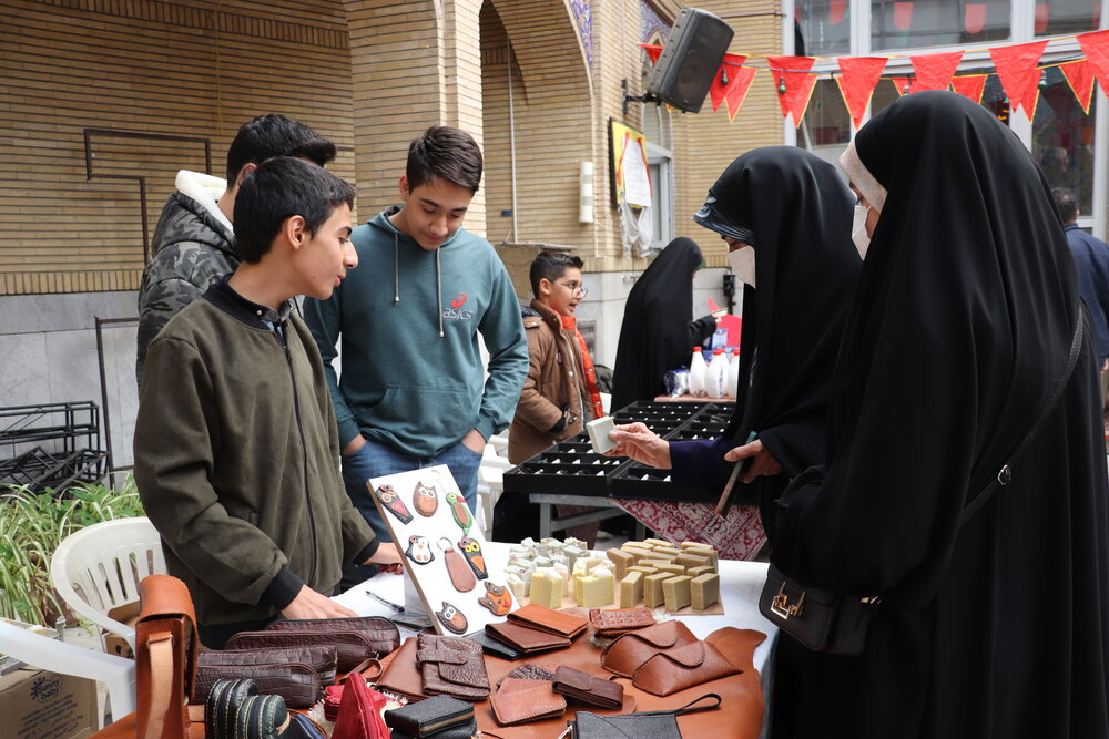 برگزاری بازارچه خیریه مرکز تربیتی سلاله + عکس