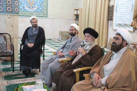 تصاویر / نشست مدیر حوزه علمیه استان قزوین با روحانیون وطلاب شهر اقبالیه