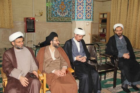 تصاویر / نشست مدیر حوزه علمیه استان قزوین با روحانیون وطلاب شهر اقبالیه