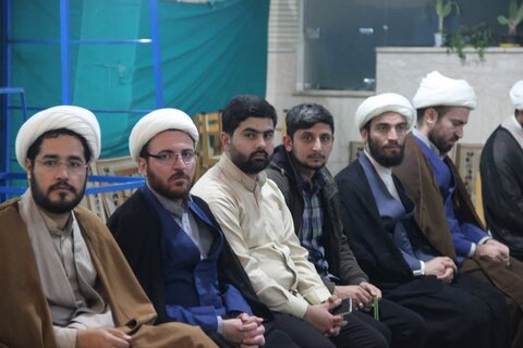 تصاویر / نشست مدیر حوزه علمیه استان قزوین با روحانیون وطلاب شهر اقبالیه