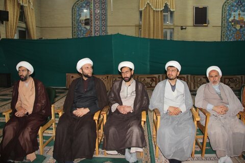 تصاویر / نشست مدیر حوزه علمیه استان قزوین با روحانیون وطلاب شهر اقبالیه