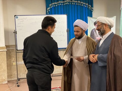 تصاویر / تجلیل از خانواده اساتید وطلاب مدرسه علمیه شهید مصطفی خمینی (ره) تاکستان