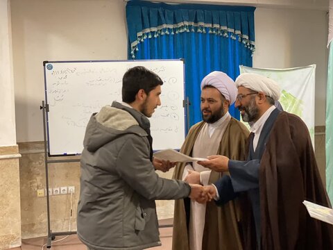 تصاویر / تجلیل از خانواده اساتید وطلاب مدرسه علمیه شهید مصطفی خمینی (ره) تاکستان