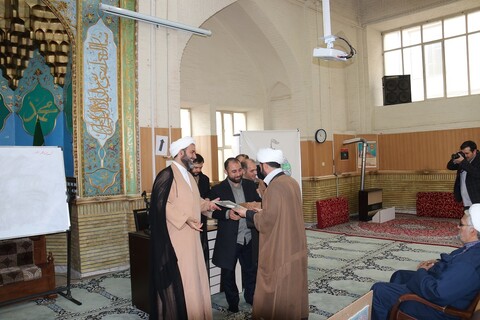تصاویر/ مراسم تجلیل از روحانیون مدیر کانون مساجد ارومیه