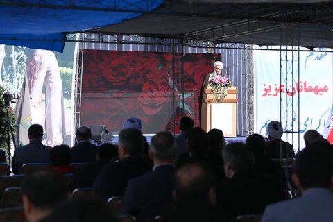 تصاویر /کاشت نهال در روز درختکاری توسط نماینده ولی فقیه در استان قزوین