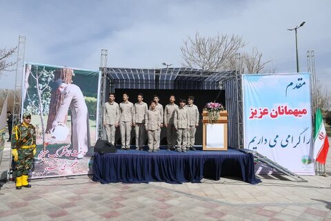تصاویر /کاشت نهال در روز درختکاری توسط نماینده ولی فقیه در استان قزوین
