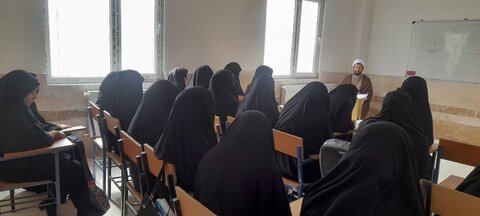 تصاویر  برگزاری کارگاه مهدویت و جلسه اخلاق عمومی در مدارس علمیه خواهران نورآباد و ازنا