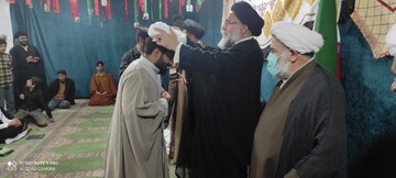 طلاب کهگیلویه و بویراحمد معمم شدند | حسینی: روحانیت از مردم است