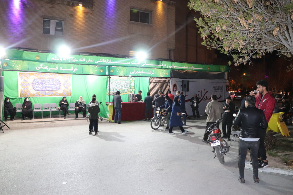 پذیرایی سادات نوجوان از منتظران ظهور بقیة الله الاعظم (عج) + عکس