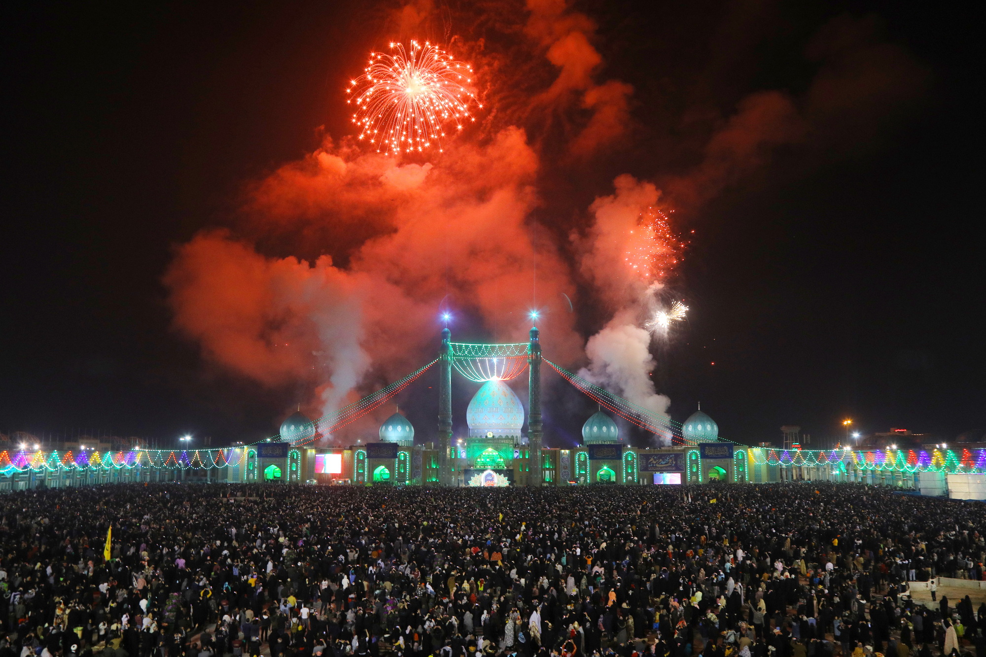 تصاویر / مراسم جشن شب نیمه شعبان در مسجد مقدس جمکران-۱