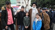 سلفی نوجوانان و جوانان با آقای امام جمعه در جشن میلاد منجی + عکس