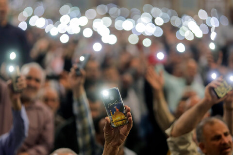 رابطه جامعه منتظر و جهاد تبیین تصاویر/ حال و هوای حرم مطهر رضوی در شب نیمه شعبان