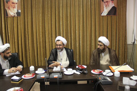 تصاویر/ جلسه معاون تبلیغ و امور فرهنگی حوزه های علمیه با معاونان تیلیغ شهرستان قزوین