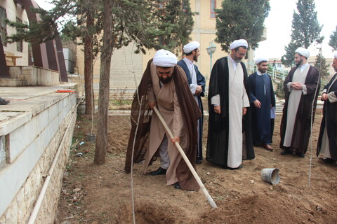 تصاویر/ مراسم درختکاری در مرکز مدیریت حوزه علمیه قزوین