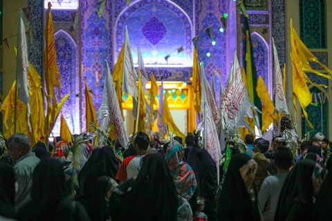 تصاویر/ پیاده‌روی صدها نفر از یزدی‌ها در شب نیمه شعبان