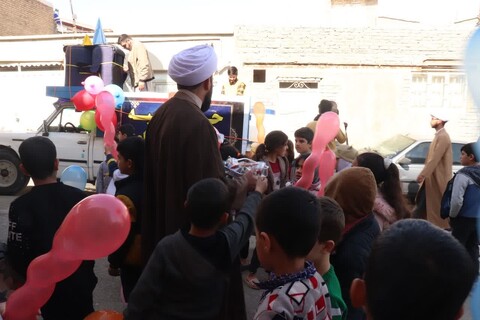 تصاویر/ جشنی متفاوت برای بچه های محلات پایین شهر ارومیه توسط طلاب