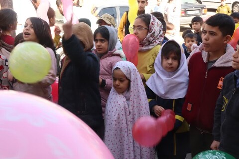 تصاویر/ جشنی متفاوت برای بچه های محلات پایین شهر ارومیه توسط طلاب