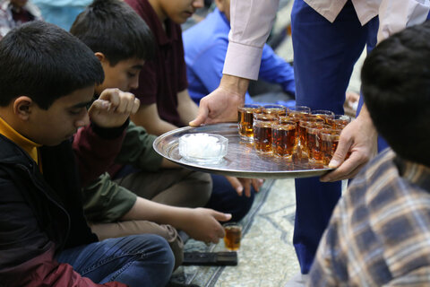 جشن میلاد امام زمان(عج) با حضور دانش آموزان در دفتر امام جمعه یزد