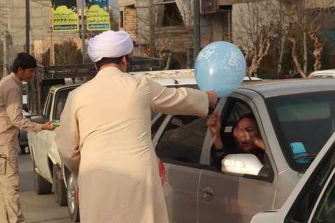 تصاویر/ جشنی متفاوت برای بچه های محلات پایین شهر توسط طلاب ارومیه- ۲