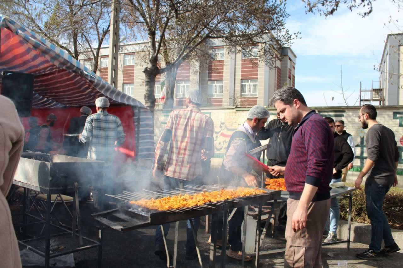 تصاویری از خدمات رسانی موکب ها در جشن خیابانی خوی