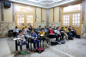 پاسخگویی به پرسش‌های اعتقادی نسل جوان در کارگاه آموزشی «دین فطری»