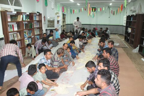 تصاویر/  ایستگاه صلواتی بمناسبت شام میلاد حضرت مهدی (عج) مدرسه علمیه مولود کعبه شهرستان جاسک