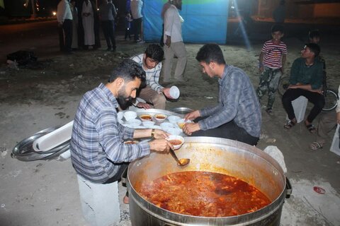 تصاویر/  ایستگاه صلواتی بمناسبت شام میلاد حضرت مهدی (عج) مدرسه علمیه مولود کعبه شهرستان جاسک