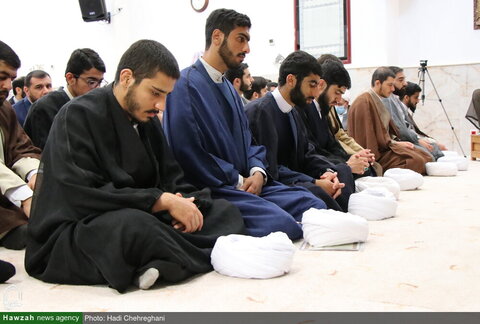 بالصور/ طلاب العلوم الدينية يعتمرون العمامة في ذكرى ولادة الإمام الحجة (عج) بقم المقدسة