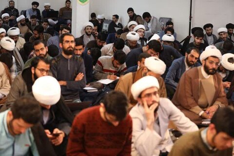 تصاویر/ حضور طلاب آستارا در اولین دوره آشنایی با مکتب فقهی امام خامنه‌ای