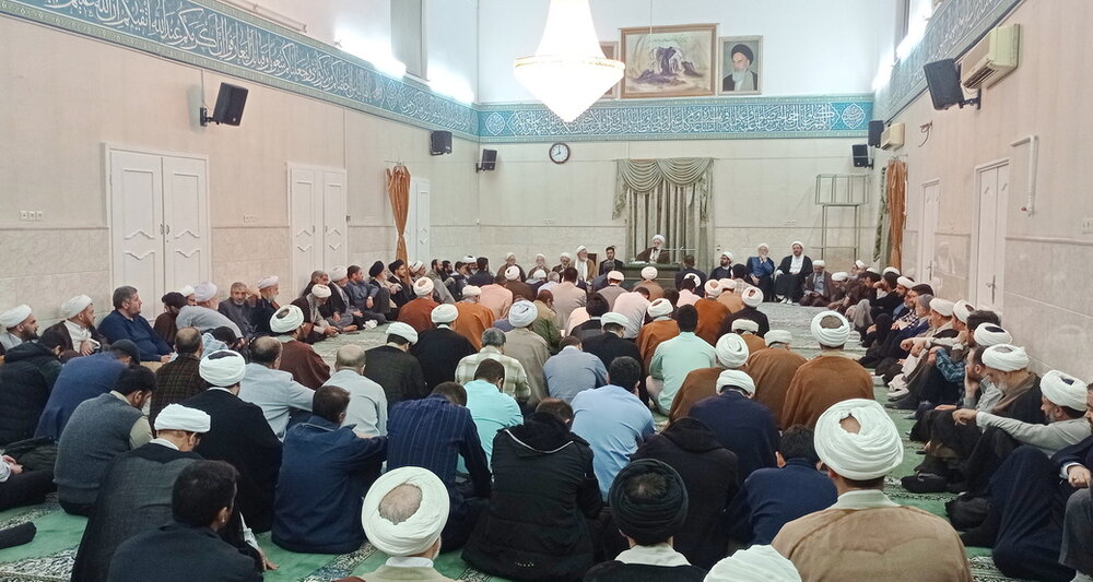 جایگاه حوزوی خود را ارزان نفروشیم/ حضور ما در حوزه از لطف خداست