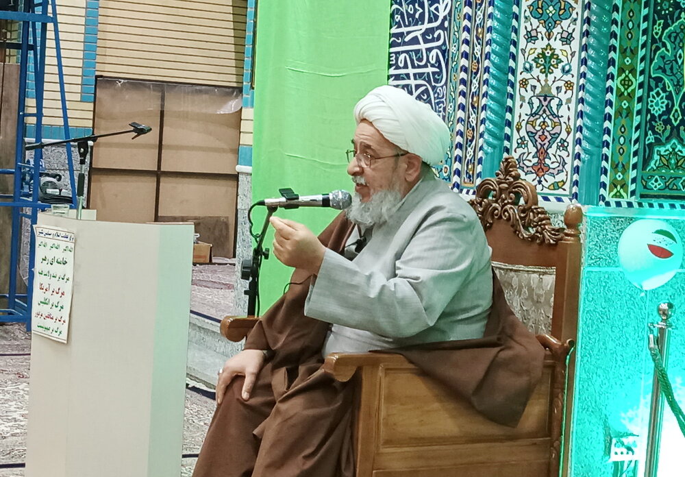 مردم طبس در دین و انقلاب سرآمدند / از جوانان غافل نشویم