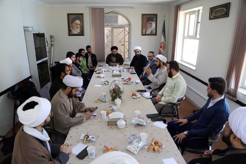 تصاویر / نشست هم اندیشی مسئولین گروه‌های جهادی مدارس علمیه استان با مسئول دبیرخانه هماهنگی گروه‌های جهادی