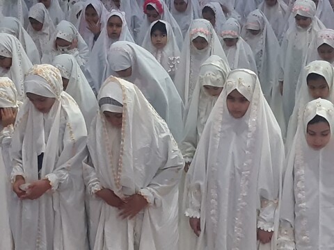 تصاویر/ برگزاری جشن تکلیف 1300دانش آموز دختر کاشانی