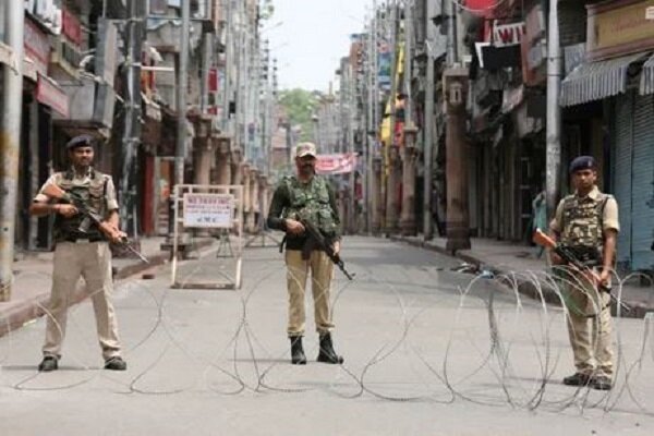 मुसलमानों के खिलाफ़ कश्मीर में भारत सरकार का नया कार्यक्रम
 मुसलमानों के खिलाफ़ कश्मीर में भारत सरकार का नया कार्यक्रम