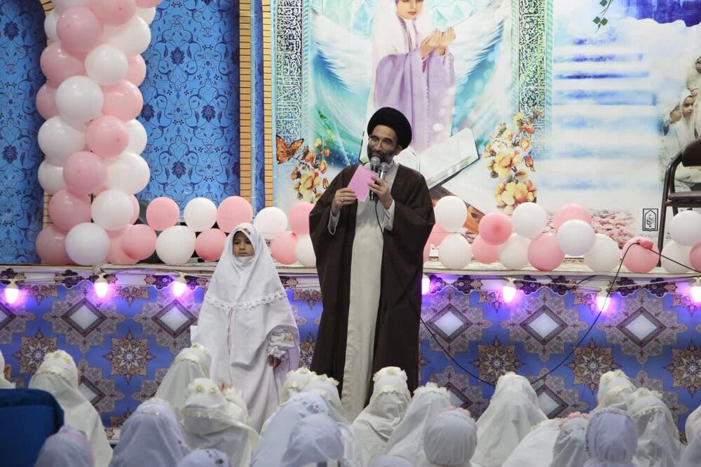 جشن تکلیف ۱۳۰۰ دانش آموز دختر کاشانی + عکس