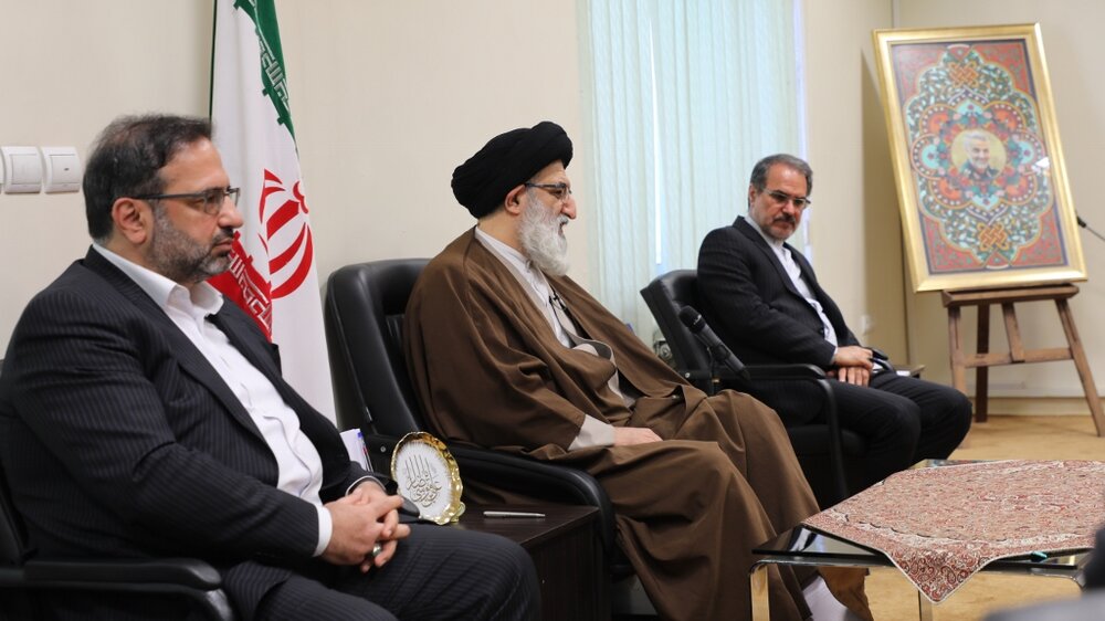 در مسیر مبارزه با فساد تمام‌قد ایستاده ام