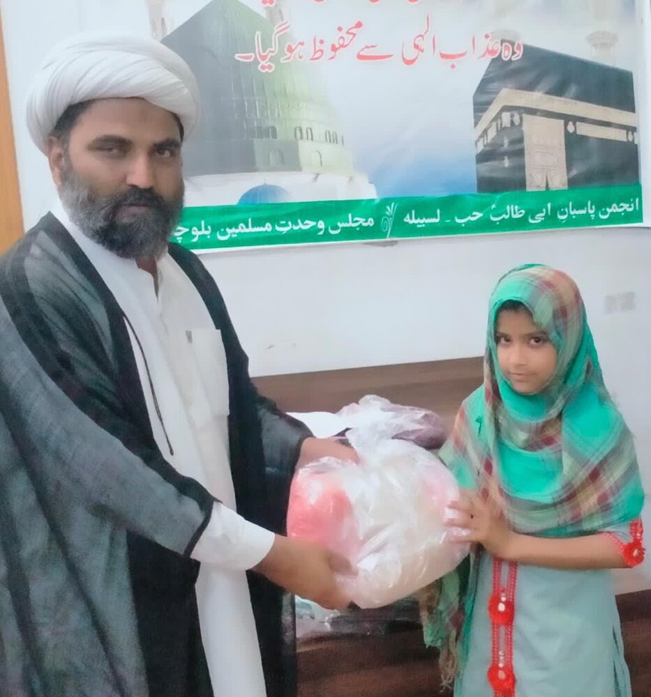 ایم ڈبلیو ایم کے رہنماؤں کا حب چوکی بلوچستان کا دورہ؛ بچوں میں تحائف تقسیم