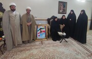 مدیر حوزه علمیه خواهران استان مرکزی با خانواده شهید تاج آبادی فراهانی دیدار کرد