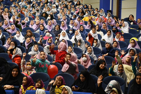 تصاویر/استقبال هجده هزار نفری دانش آموزان نجف آبادی از جشنواره قاصدک های انتظار
