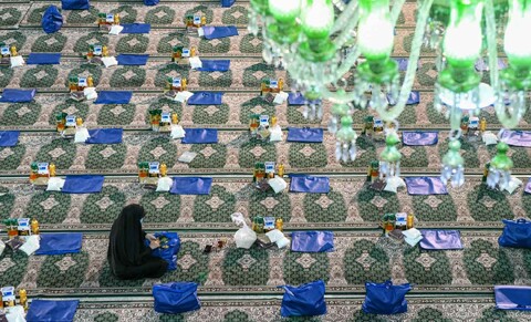 تصاویر/ توزیع بسته ارزاق به مناسبت حلول ماه رمضان و سال نو توسط آستان حضرت عبدالعظیم(ع)