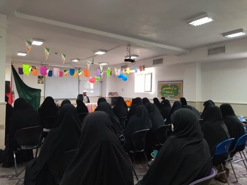 برگزاری مراسم بزرگداشت شهدا در مدرسه علمیه زینبیه(س)خرم آباد