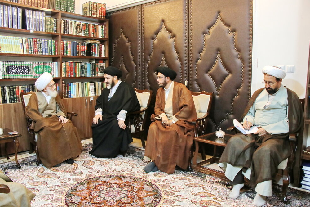 خدمت به طلاب، خدمت به امام زمان (عج) است/ طلاب نخبه را به جامعه معرفی کنید