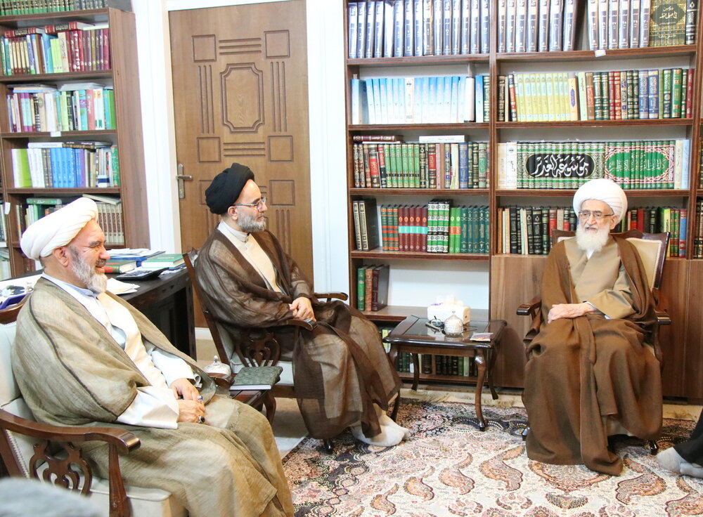 خدمت به طلاب، خدمت به امام زمان (عج) است/ طلاب نخبه را به جامعه معرفی کنید